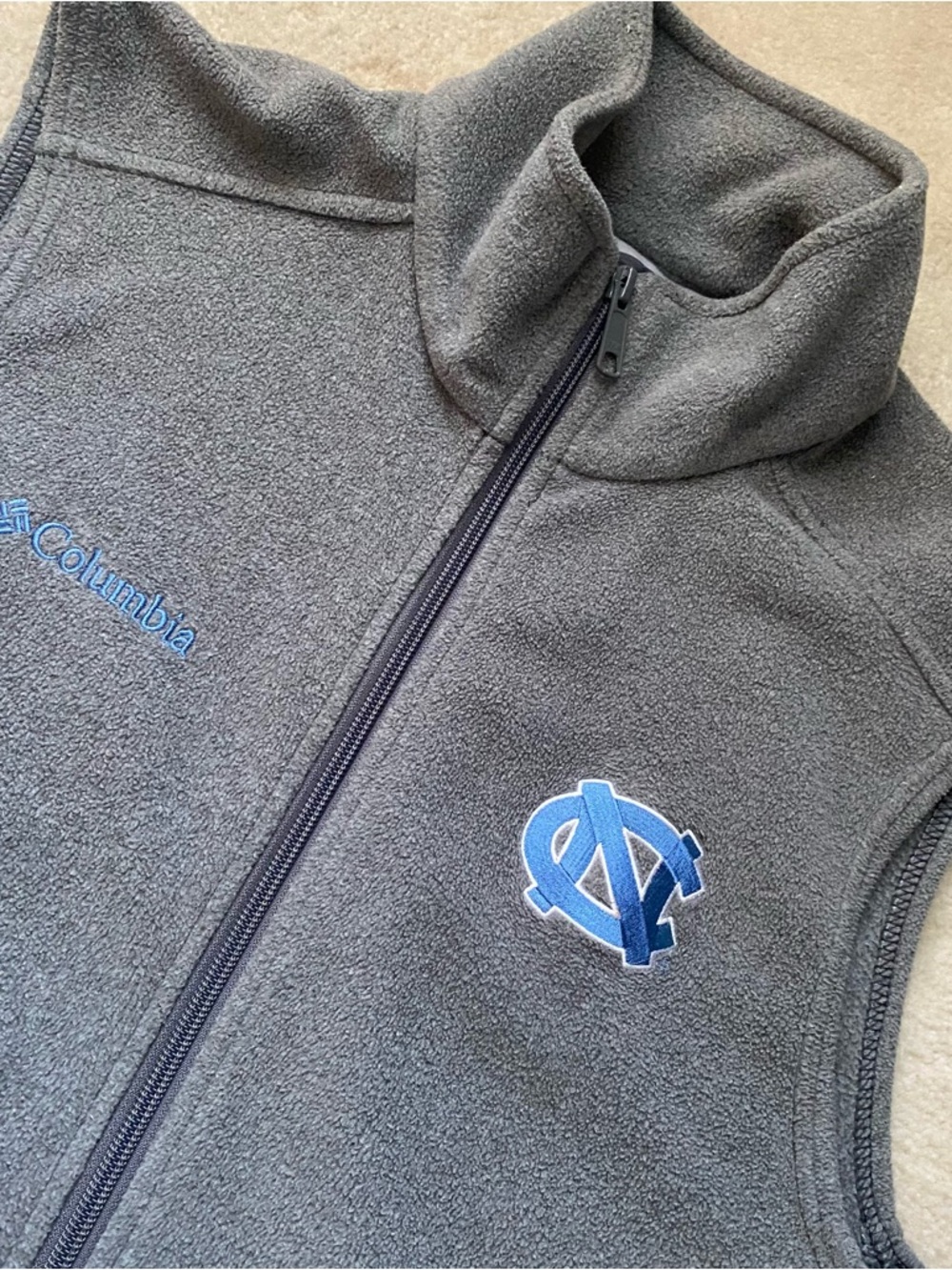 Columbia UNC North Carolina Tar Heels Fleece Vest Mens Size Small Gray Full Zip